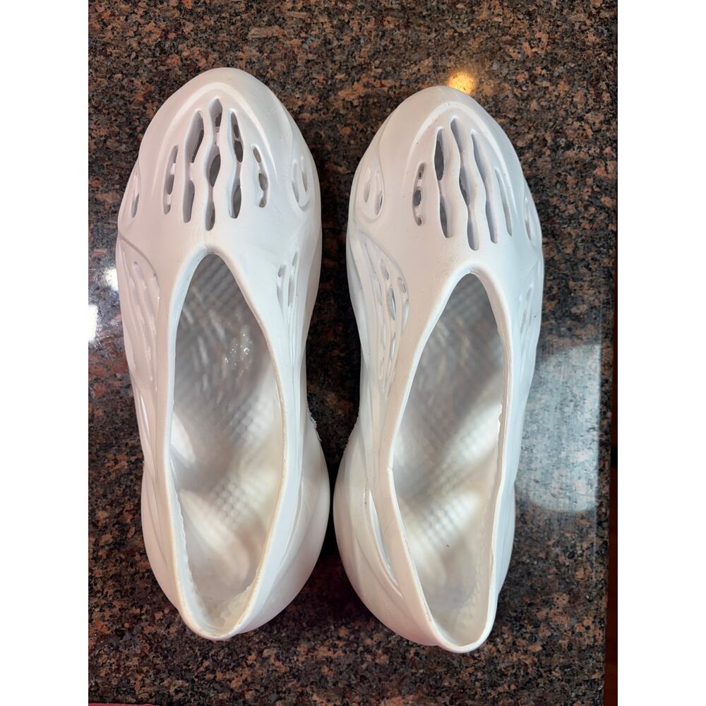 Adidas Yeezy Ararat White Foam Runners Size 43 (Mens 9/9.5) Excellent Cond - Picture 6 of 13